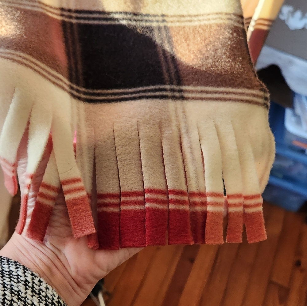 Polar fleece scarf handcut - Picture 6 of 6